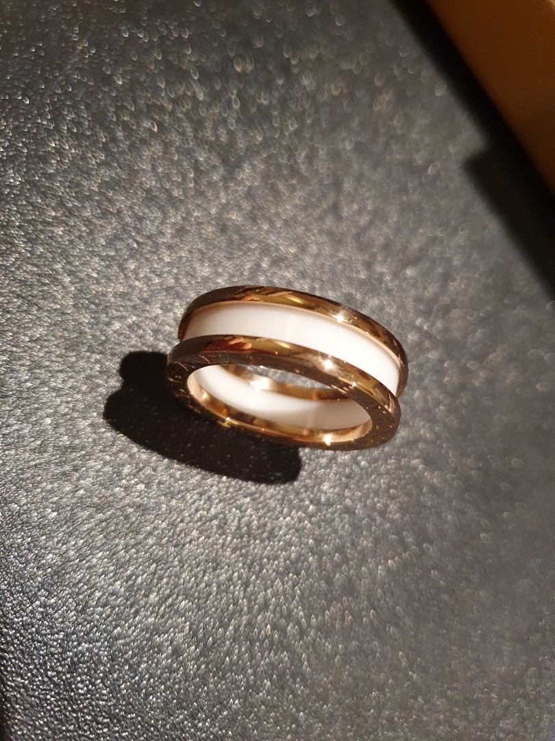 Bvlgari white hotsell ceramic ring