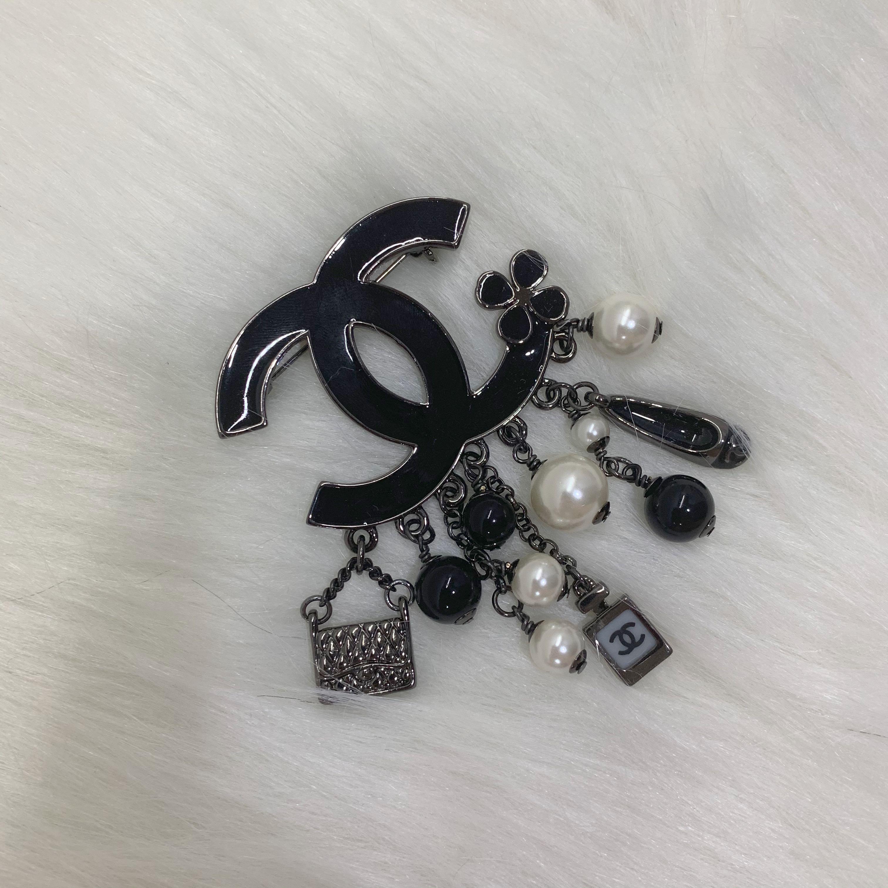 Chanel brooch, Women's Fashion, Jewelry & Organisers, Brooches on Carousell