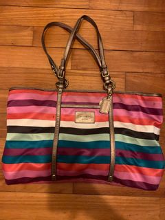 (Category: ) located in . Submitted by readysetshop (Listing ID 1019435123, Image 1). Description: .