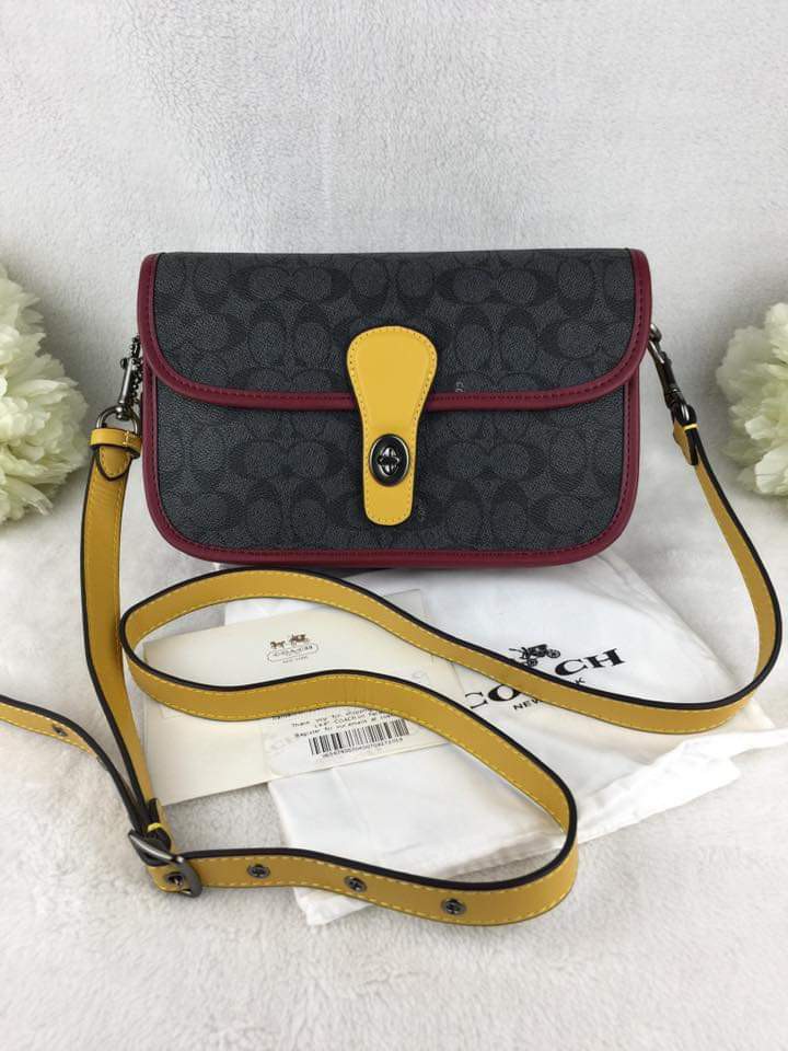 Coach Turnlock Tab Messenger Bag Women s Fashion Bags Wallets Cross body Bags on Carousell