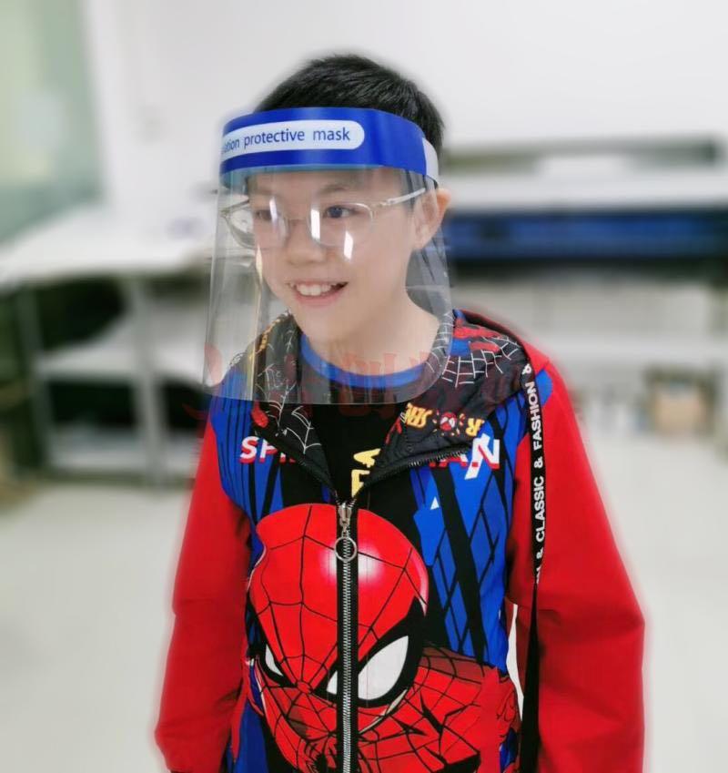 Face shield (Category: Face Masks & Face Shields) located in Singapore. Submitted by huiyi39 (Listing ID 1019412754, Image 2). Description: Left with 50+pieces. Self collection. Free! .