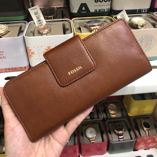 Fossil women wallet, Women's Fashion, Bags & Wallets, Purses & Pouches on  Carousell
