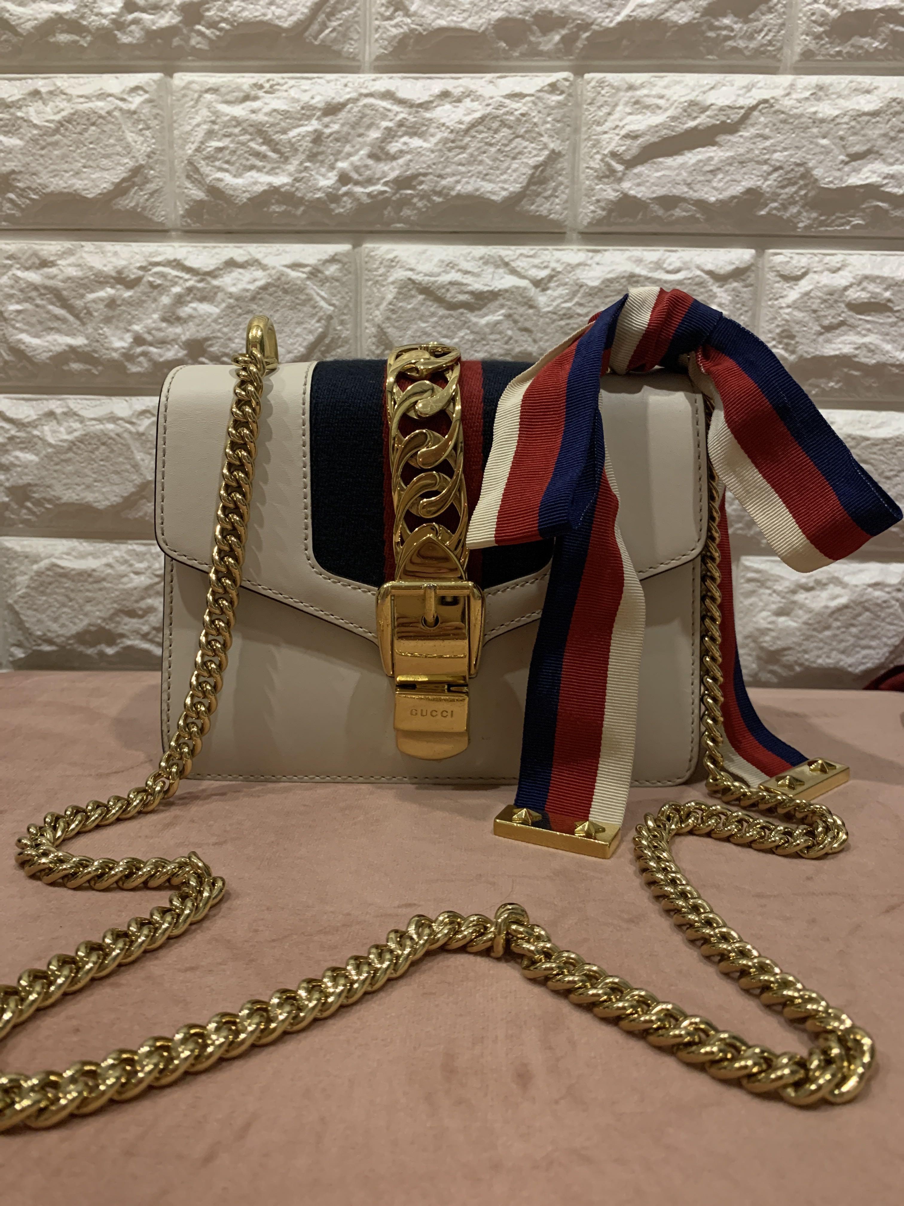 Gucci sylvie chain bag 2025