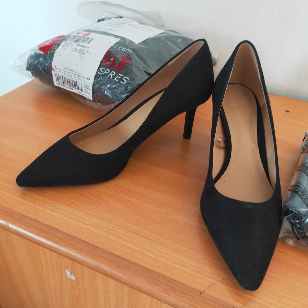 Heels Hitam Hnm Baru Sepatu Wanita Sepatu Kerja High Heels Hnm High Heels Hitam Sepatu Kerja Wanita Fesyen Wanita Sepatu Di Carousell