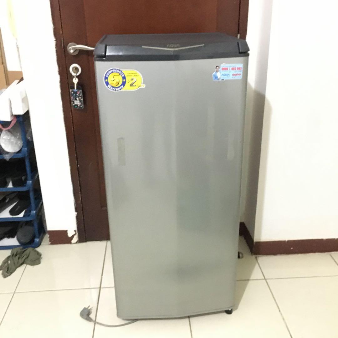 Kulkas Bekas 1 Pintu Merk Aqua Aqr D 187 Kitchen Appliances Di Carousell