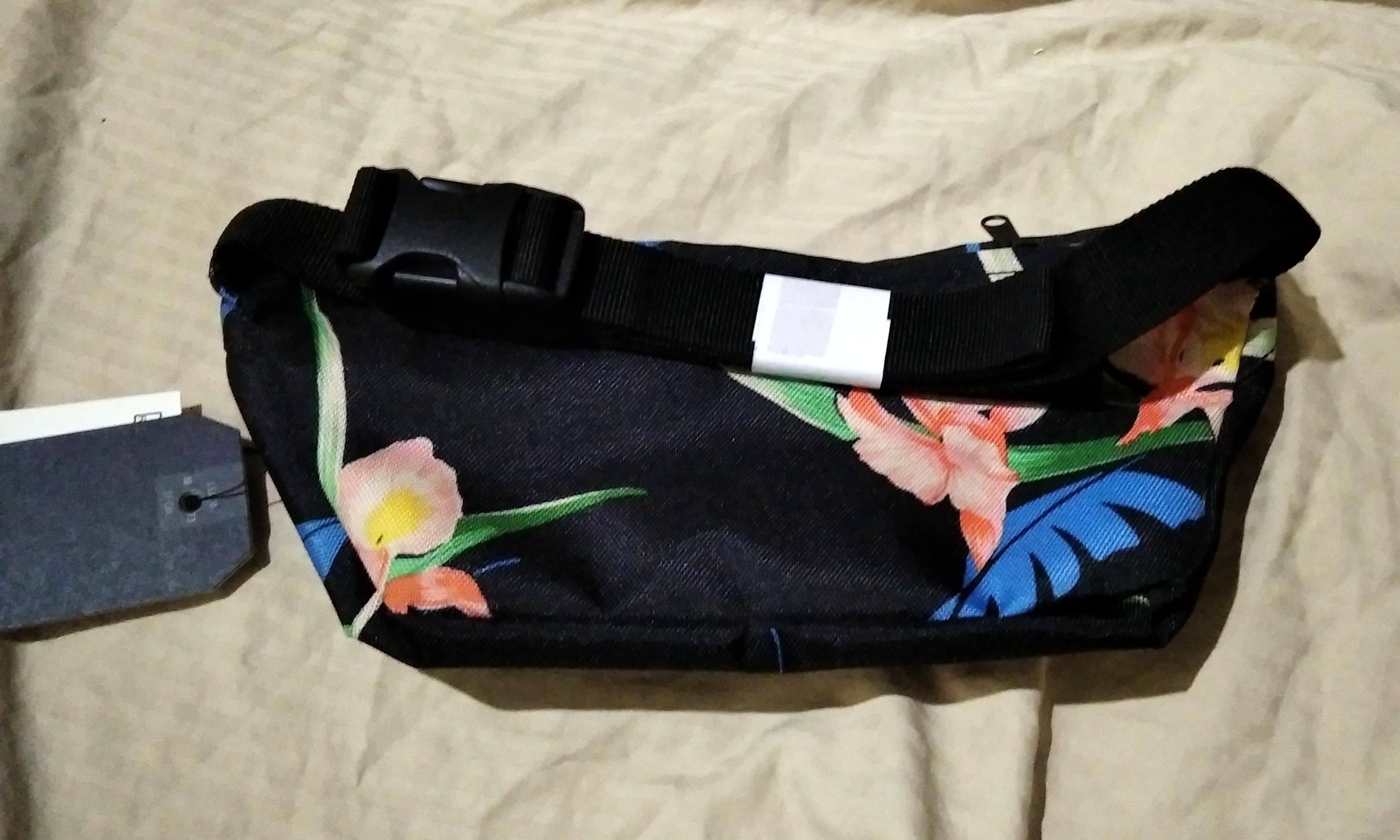 Levis banana top sling bag