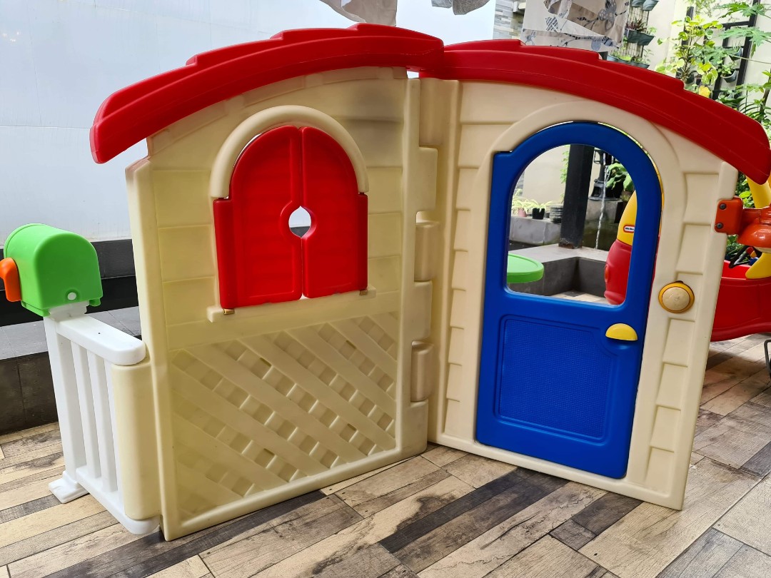 Little Tikes: 3 Corners Play Around Place + Cozy Coupe Car