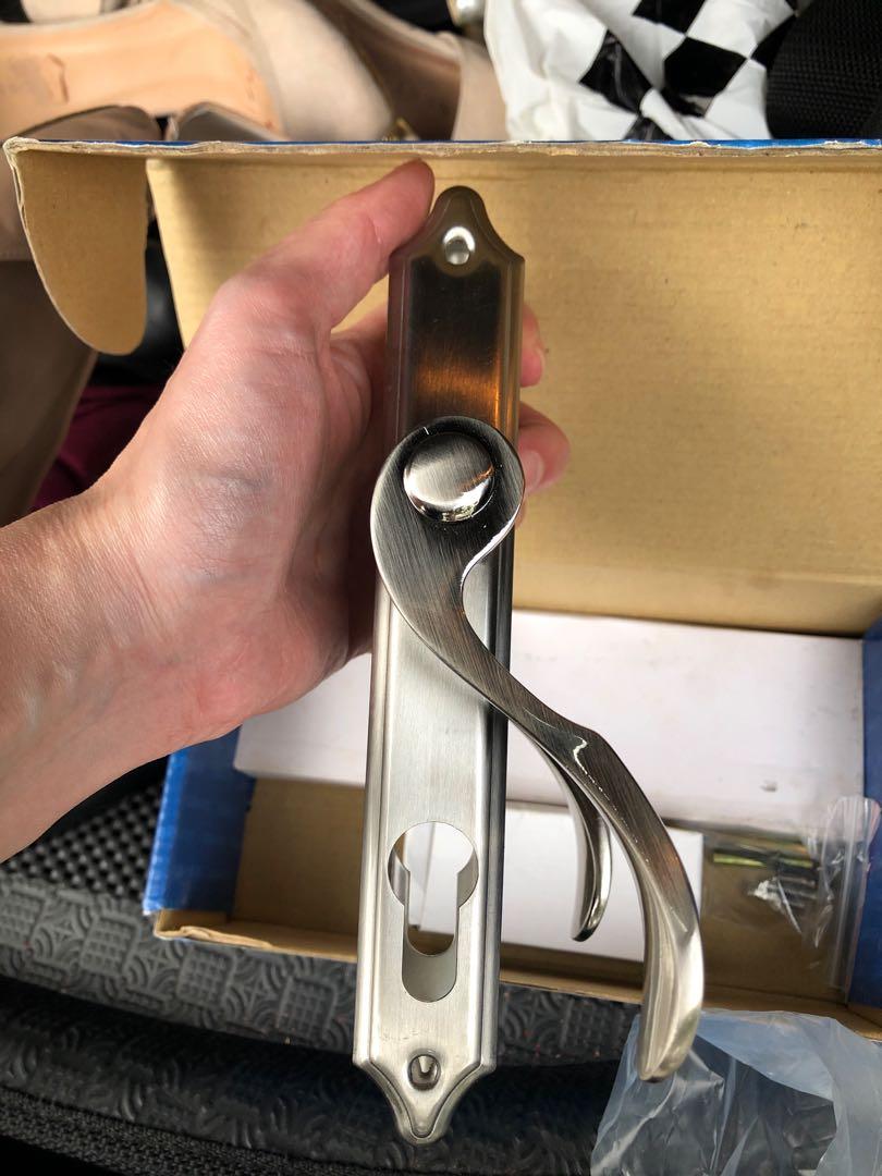 Lock set (Category: Tables & Sets) located in Kuala Lumpur. Submitted by froulee (Listing ID 1019440164, Image 1). Description: Brand new .