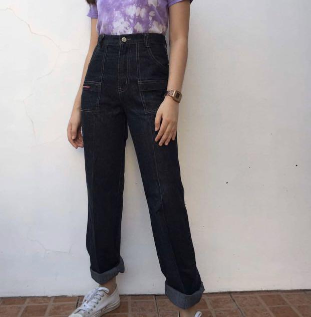 LOOKING FOR UTILITY PANTS (black or dark blue) (Category: Other Bottoms) located in Paranaque City. Submitted by fa000 (Listing ID 1019486808, Image 2). Description: NOT SELLING Multi pocketed Please dm me if you’re selling something similar!! Contrast stitch - cargo pants - utility pants - high waisted - wide leg .