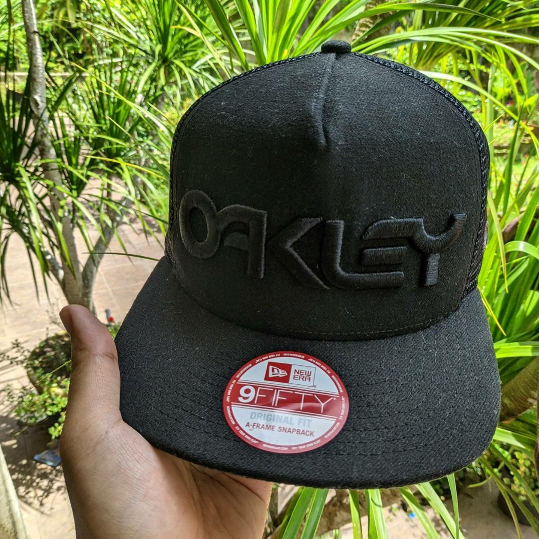 Oakley new era 2025