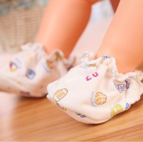 Newborn baby clearance mittens and booties