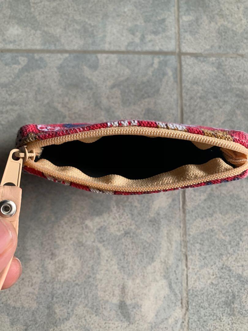 Pouch (Category: Purses & Pouches) located in Singapore. Submitted by gimtiao (Listing ID 1019402549, Image 3). Description: .