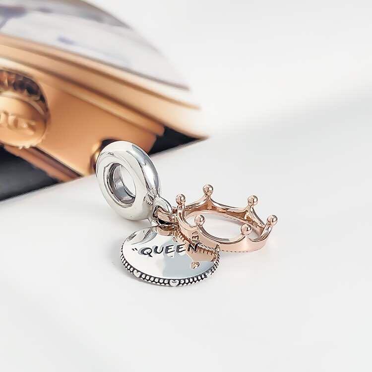 Queen Regal Crown Dangle Charm 788255, Women's Fashion, Jewelry