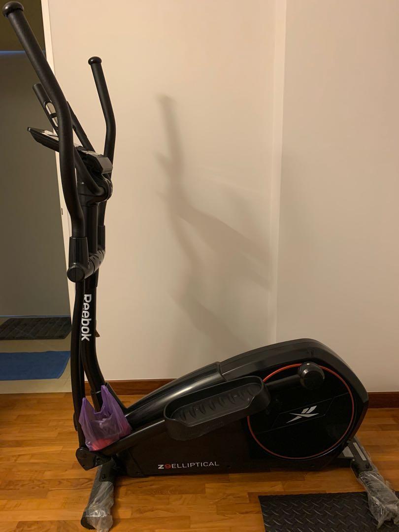 Reebok Z9 Elliptical Cross Sports Equipment, Exercise & Fitness, Cardio & Fitness Machines on Carousell