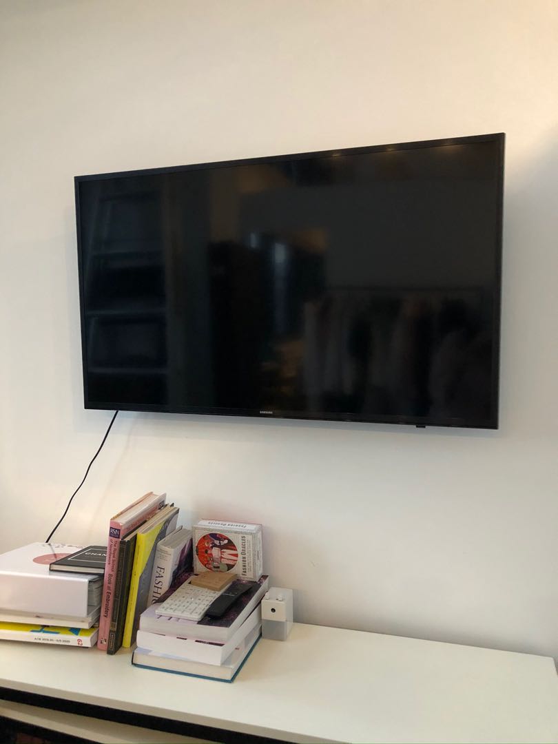 Samsung 43” UHD Smart TV with Brackets