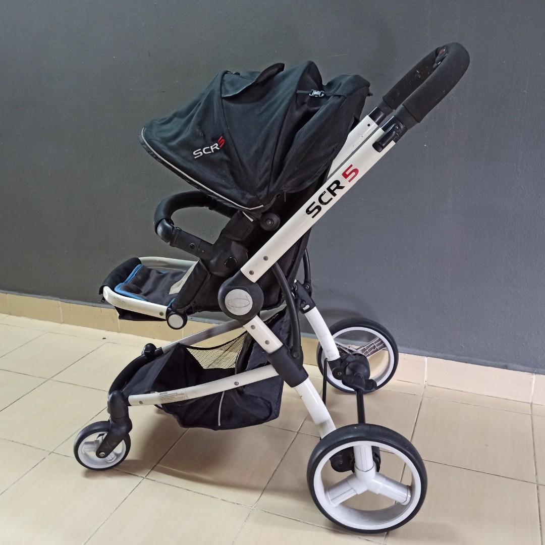 stroller atau baby carrier