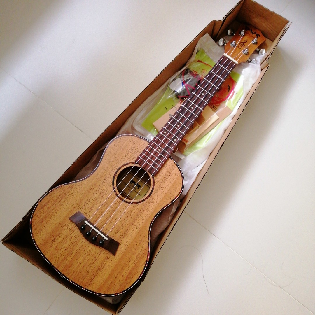 Tenor Ukulele 26inch brand new in box, Music & Media, Music Instruments