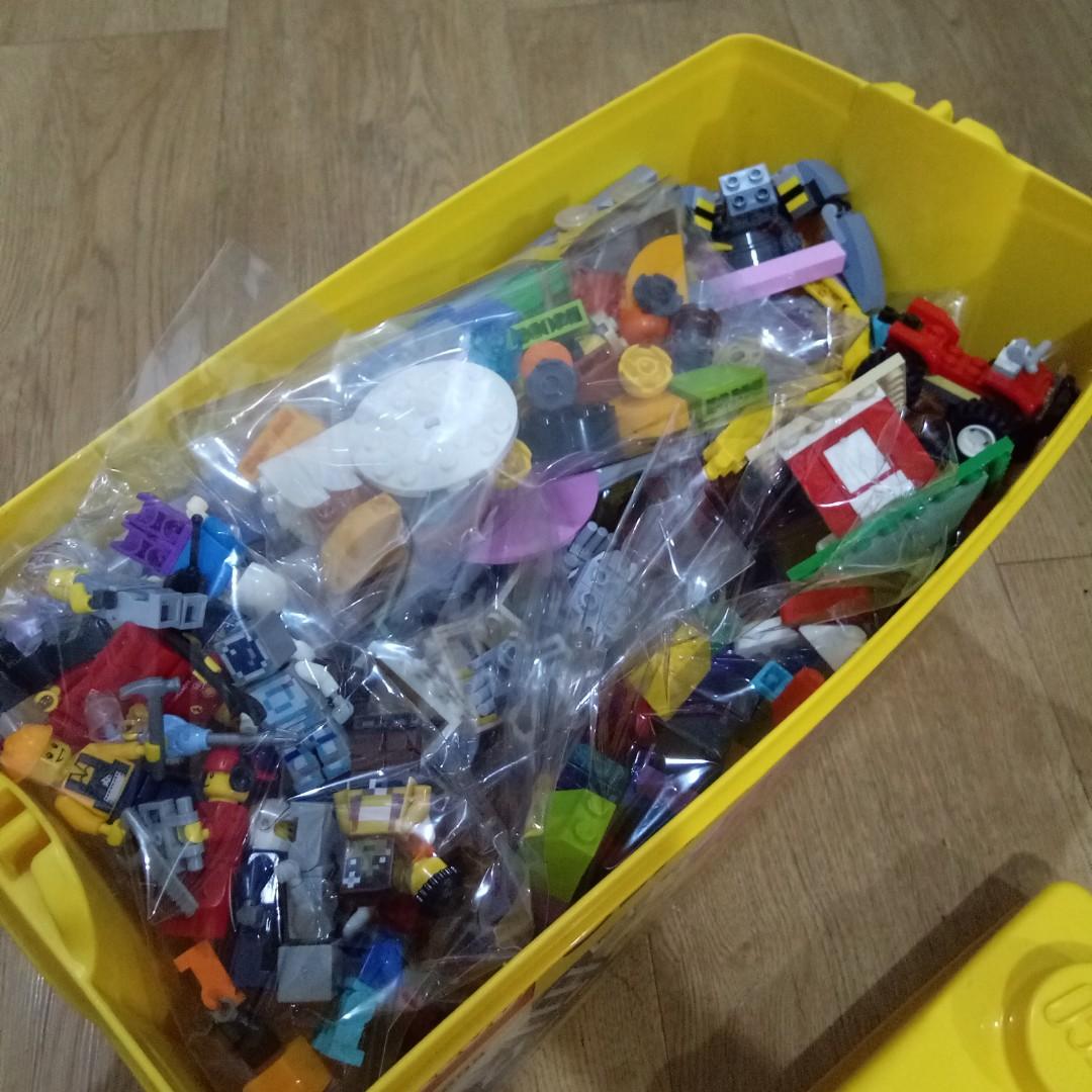 Tub of Lego (Category: Lego & Building Sets) located in Taguig. Submitted by garagesale_ph (Listing ID 1019367639, Image 2). Description: Assorted Lego blocks and parts. Semi sorted. It does not have the complete set from the tub but is mixed in with other lego/lego compatible sets. -bpi,bdo,gcash -lalamove, grab.
