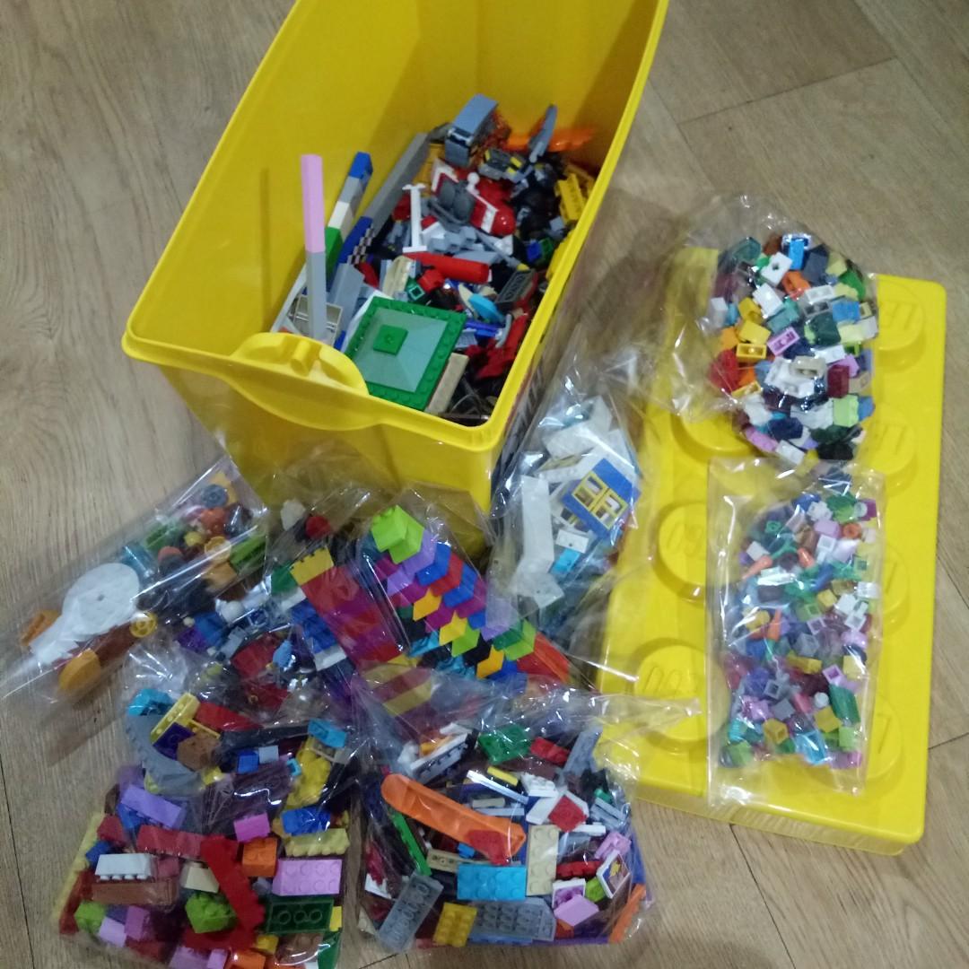 Tub of Lego (Category: Lego & Building Sets) located in Taguig. Submitted by garagesale_ph (Listing ID 1019367639, Image 3). Description: Assorted Lego blocks and parts. Semi sorted. It does not have the complete set from the tub but is mixed in with other lego/lego compatible sets. -bpi,bdo,gcash -lalamove, grab.
