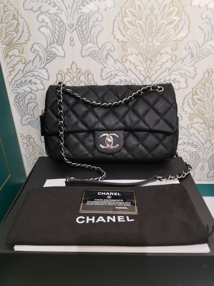 18 LNIB Chanel Easy Flap Medium Caviar Black with SHW
