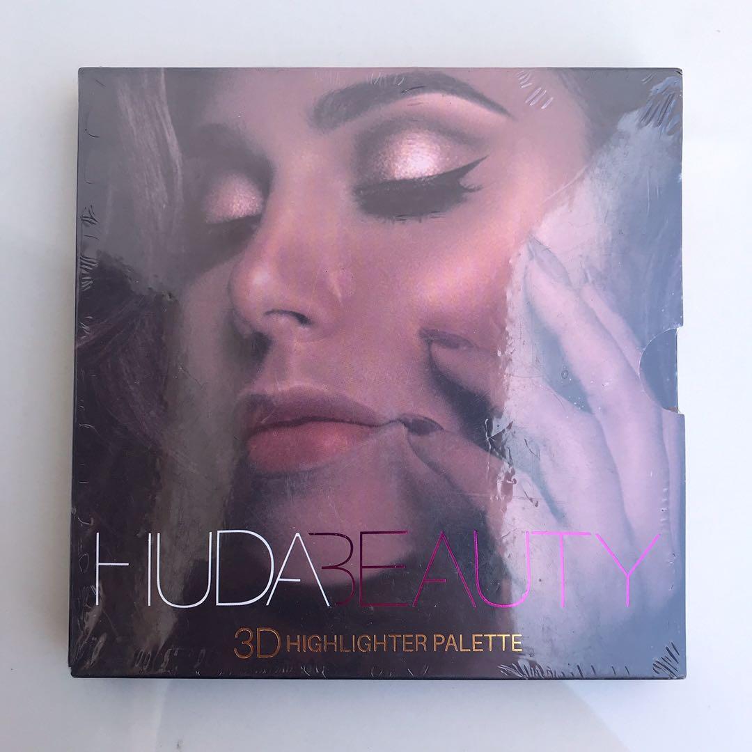 3D Highlighter Palette - Gold Sands Edition (Category: Makeup) located in Pasig City. Submitted by ilovethat (Listing ID 1025071610, Image 1). Description: Huda Beauty 3D Highlighter Palette Gold Sands Edition bought from Dubai.