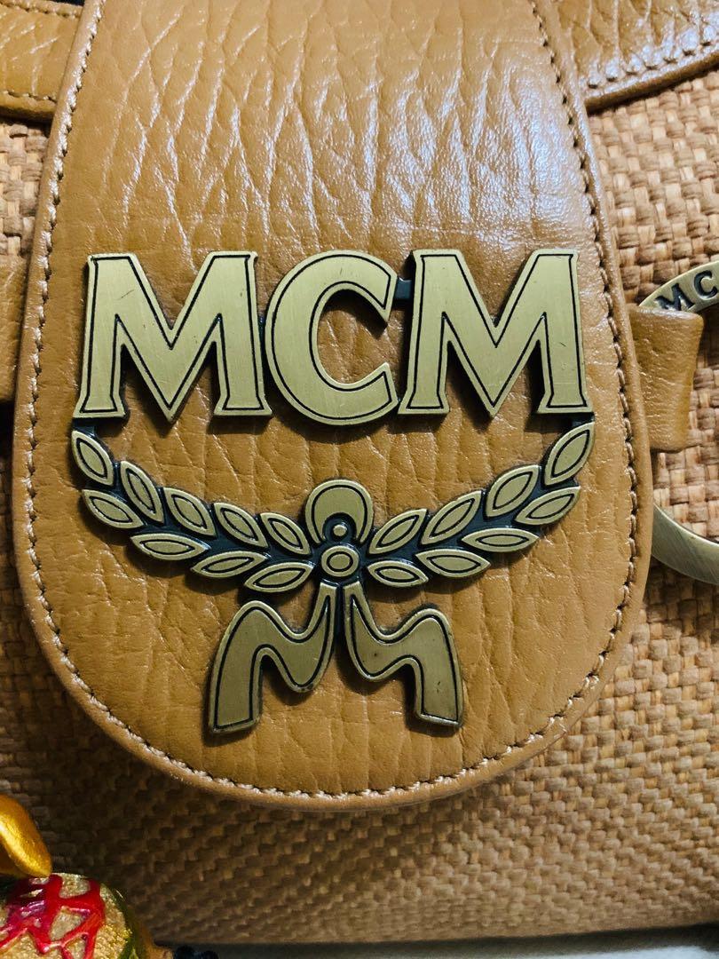 Authentic Vintage MCM Shoulder/handbag Baguette (Category: Luxury Bags & Wallets) located in Manila. Submitted by authentic.holdalls_88 (Listing ID 1025197372, Image 2). Description: 💯% authentic in very good condition .