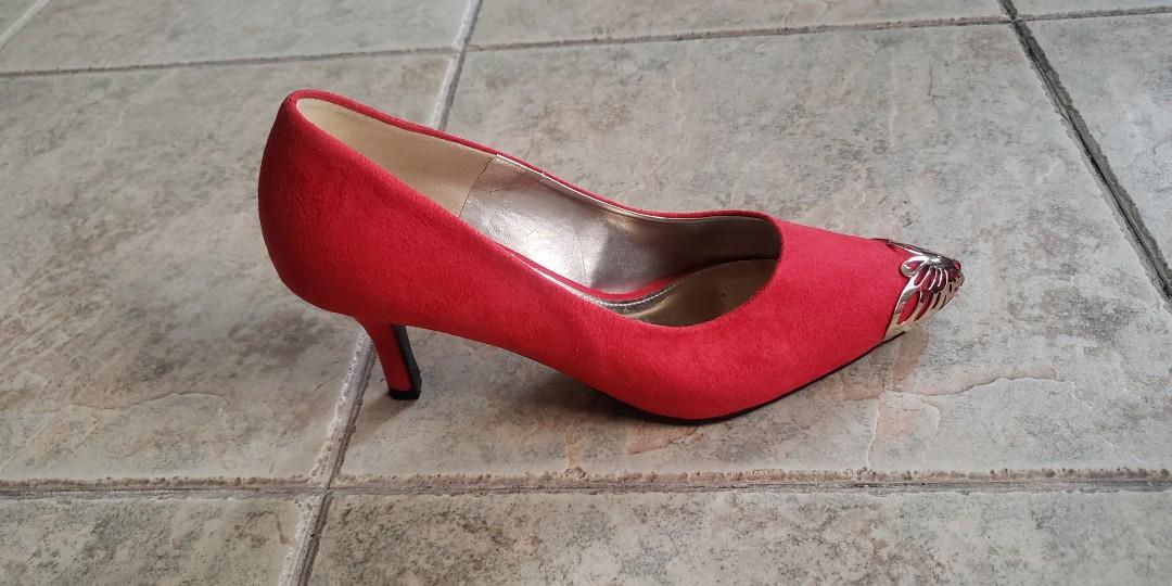 red heels size 8