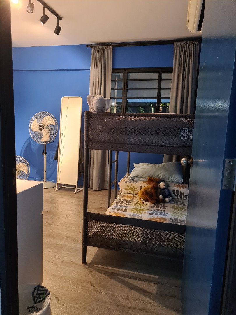 (Category: ) located in . Submitted by wardrobechic (Listing ID 1025201357, Image 1). Description: .