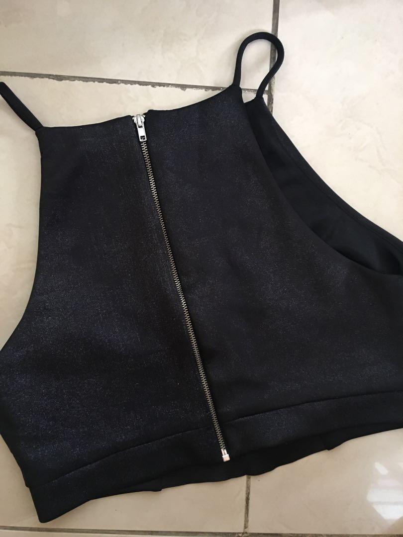 F21 Crop top (Category: Sleeveless) located in Quezon City. Submitted by declutterrrrrs (Listing ID 1025084815, Image 2). Description: .