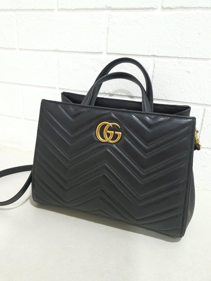 Gg marmont medium matelassé hotsell leather top handle shoulder bag