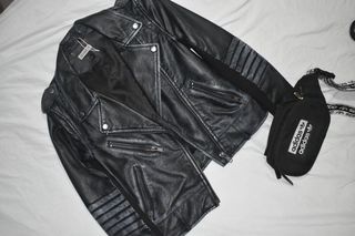 (Category: ) located in . Submitted by wardrobe.bianca (Listing ID 1025275318, Image 1). Description: .