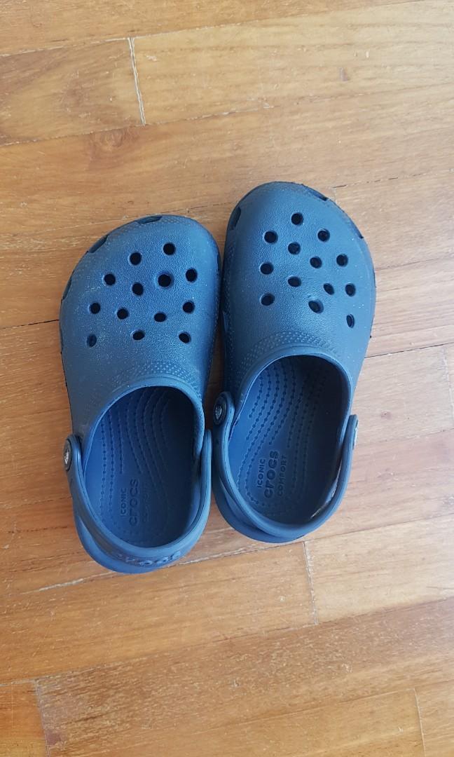 blue crocs size 11