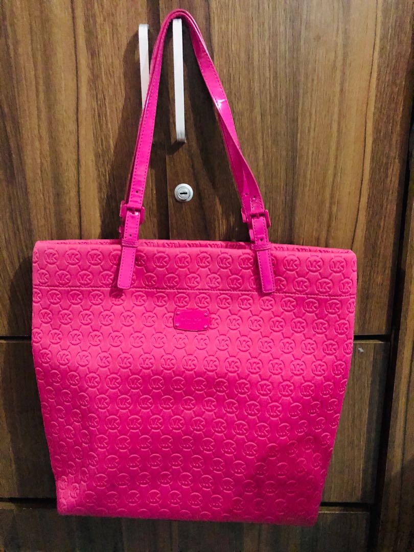 Michael Kors Large Tote (Hot Pink), Luxury, Bags & Wallets on Carousell