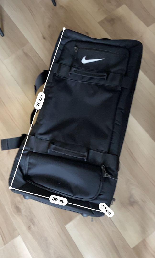 Nike Fiftyone49 Luggage Large, 興趣及遊戲, 旅遊- 旅行必需品及用品- Carousell