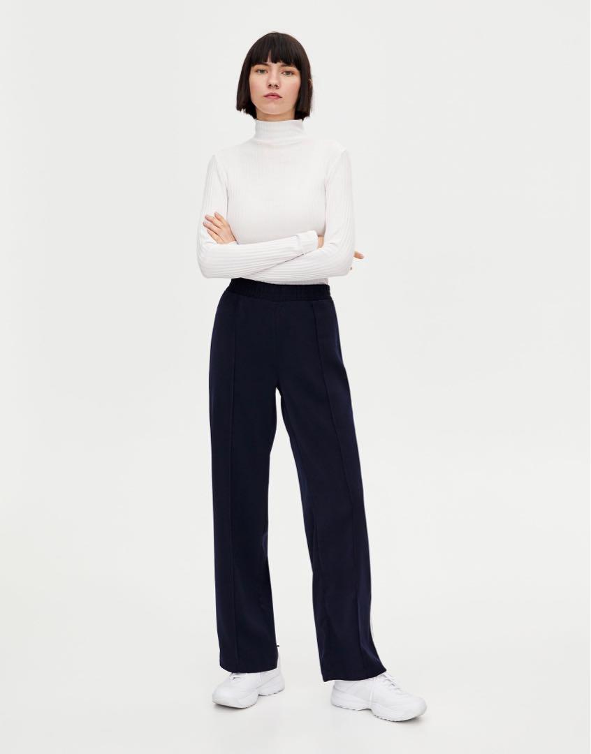 Pull&Bear Pants (Category: Other Bottoms) located in Singapore. Submitted by junestan (Listing ID 1025254061, Image 2). Description: Brand new Pull&Bear Pants Sporty pants with side stripes .