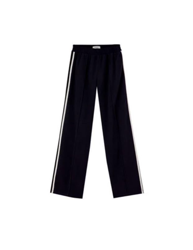 Pull&Bear Pants (Category: Other Bottoms) located in Singapore. Submitted by junestan (Listing ID 1025254061, Image 4). Description: Brand new Pull&Bear Pants Sporty pants with side stripes .