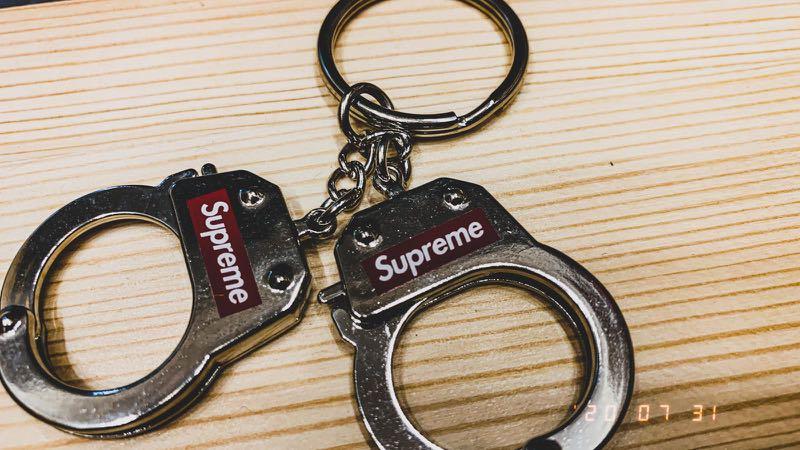 supreme handcuffs keychain