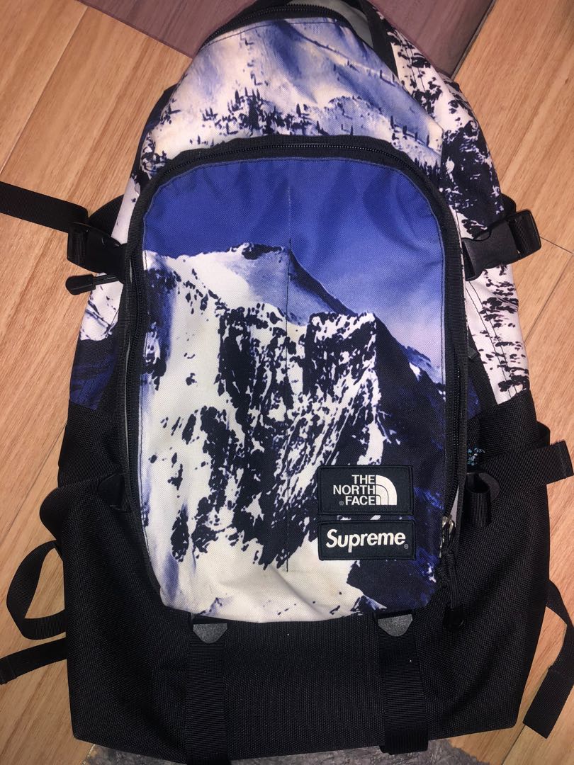 Supreme north face mountain backpack 雪山, 男裝, 袋, 背包 - Carousell