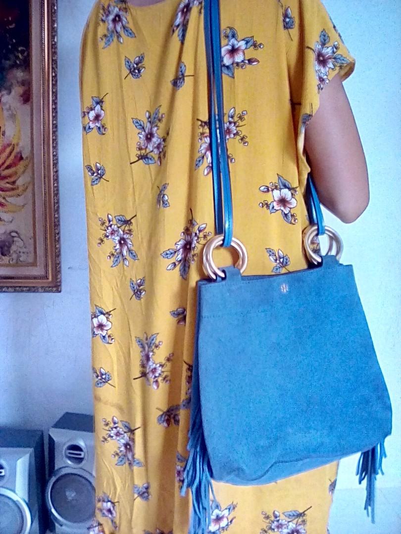tory burch farrah fringe Fesyen Wanita Tas Dompet di Carousell