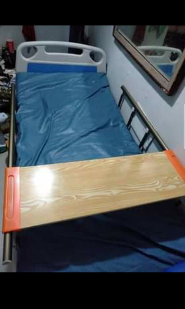 2 cranks hospital bed used