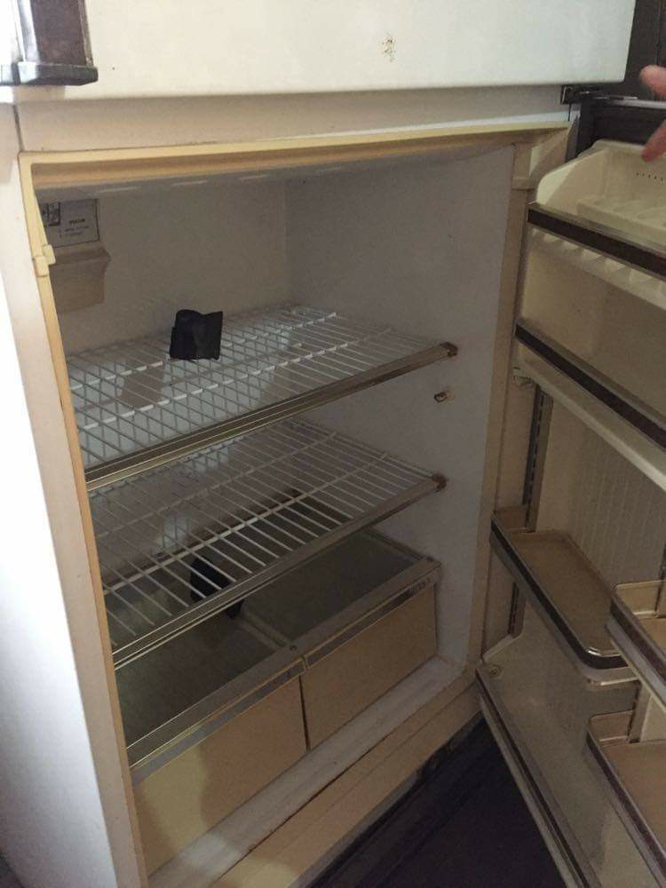 80's Vintage Refrigerator 8 cubit feet