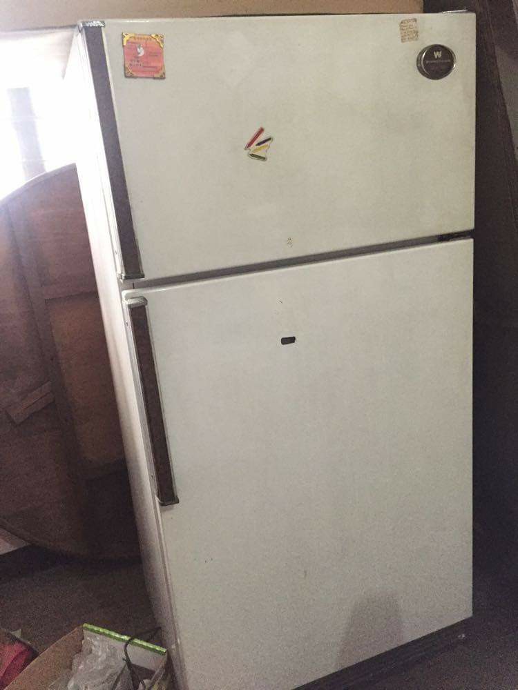 80's Vintage Refrigerator 8 cubit feet