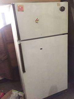 80s Vintage Refrigerator 8 cubit feet
