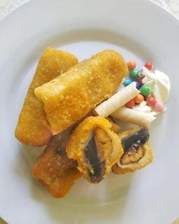 Baso aci kikil dan Risoles Coklat