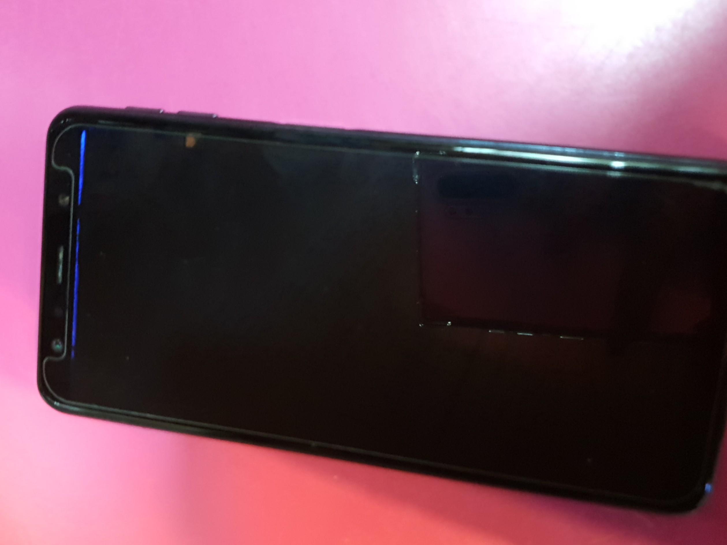 BROKEN LCD Samsung a7 2018 phone 
