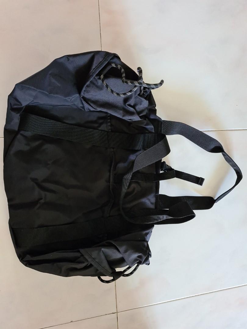Crumpler gym bag Men s Fashion Activewear on Carousell