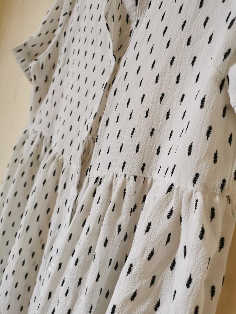 Cute Black and White Dress (Category: Dresses) located in Pasig City. Submitted by now_here (Listing ID 1027238746, Image 2). Description: Cute Black and White Dress. Perfect for office wear or intimate occasions..