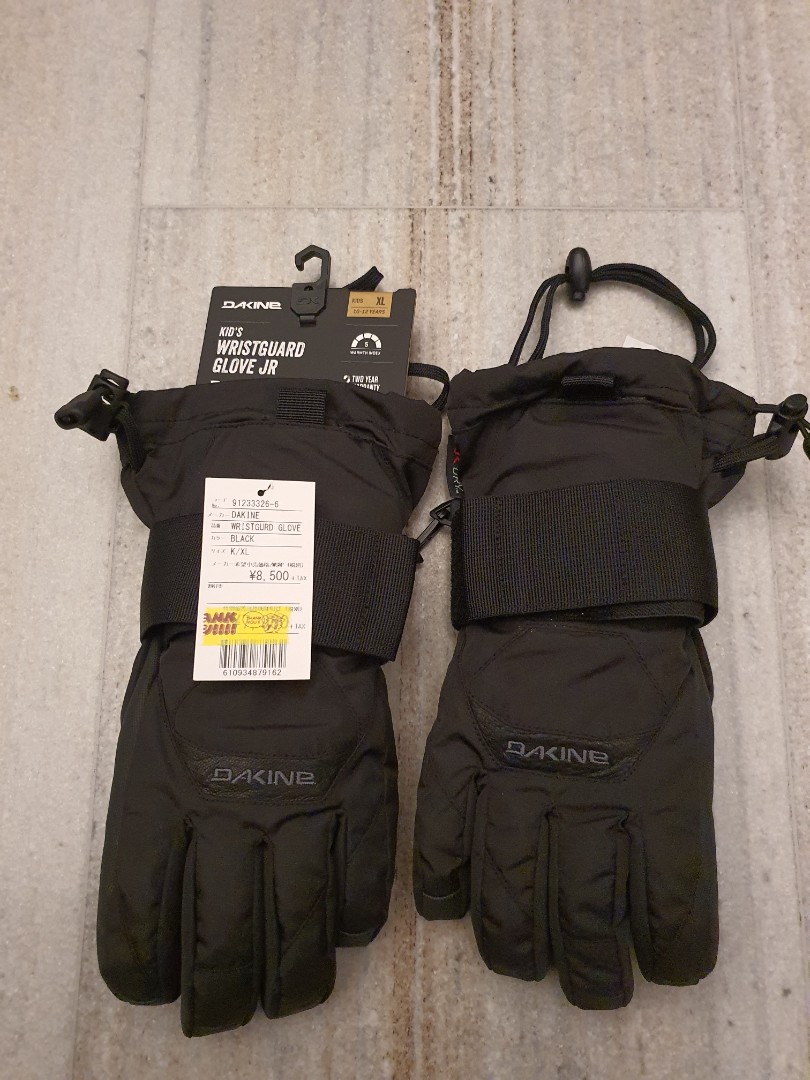 dakine snowboard gloves with wrist guards