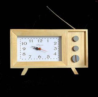 🔥Sale! Decorative Wood Vintage Design TV Table Clock