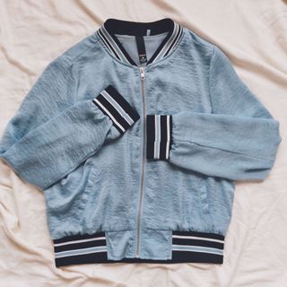 (Category: ) located in . Submitted by clariseee (Listing ID 1027270467, Image 1). Description: .